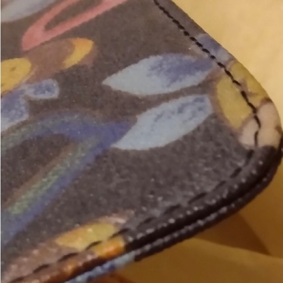 EUC: Vintage Rainbow Bumblebee Dooney & Bourke Rare coin bag Wristlet - Picture 3 of 11